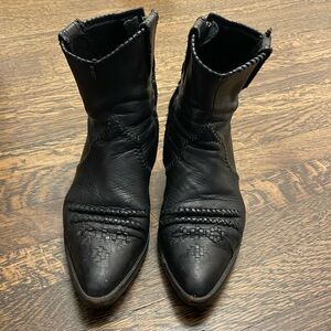 Isabel Marant western ankle boots, side zips, black leather, EU 39.